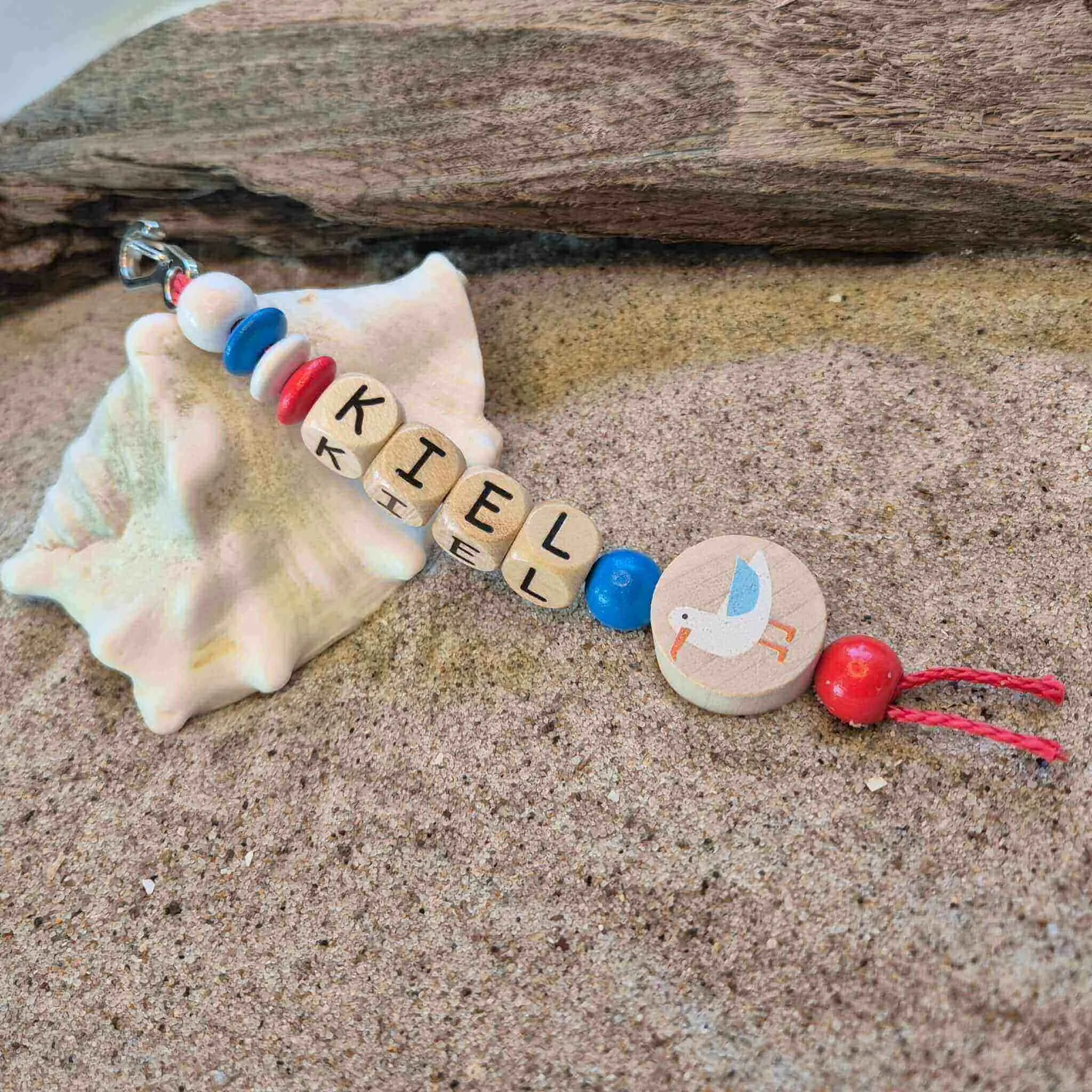 Bastelset Holzperlen-Schlüsselanhänger "Möwe Kiel" — Kiki-Ena Bastelmaterial Naturholz Bastelset Holzperlen-Schlüsselanhänger "Möwe Kiel" — Kiki-Ena Bastelmaterial Naturholz