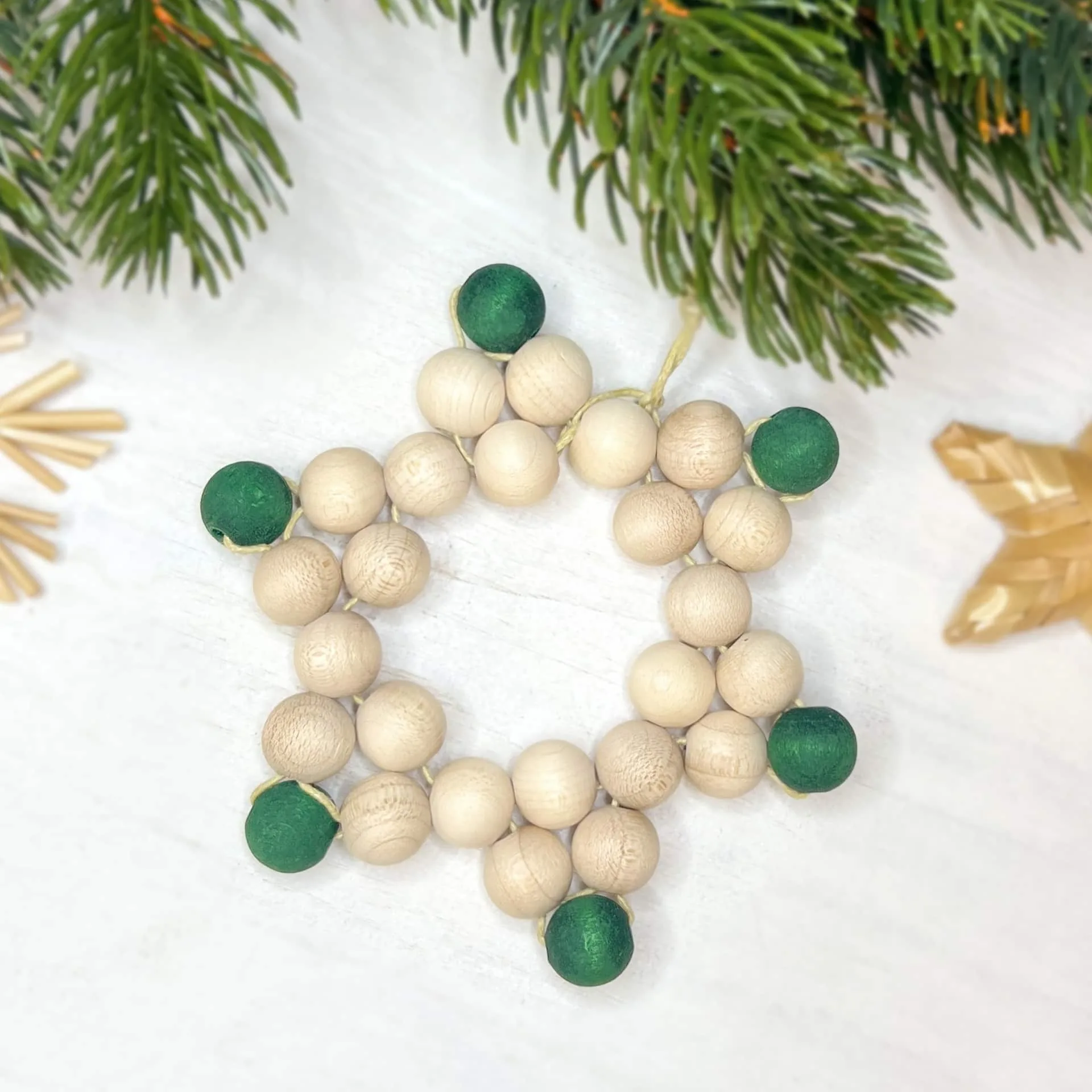 Bastelset Perlen-Stern Anhänger Weihnachten • grün — Kiki-Ena Bastelmaterial Naturholz