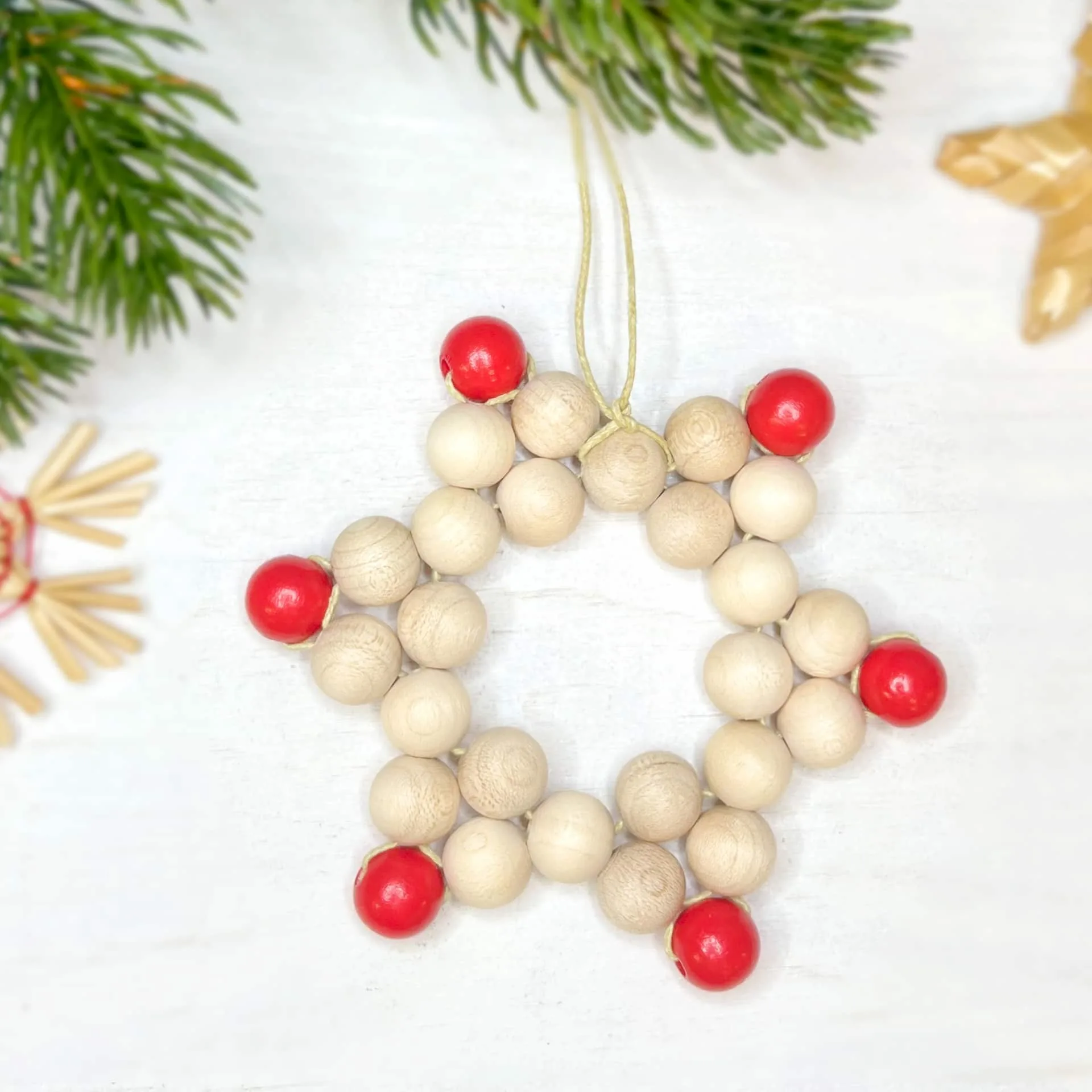 Bastelset Perlen-Stern Anhänger Weihnachten • rot — Kiki-Ena Bastelmaterial Naturholz Bastelset Perlen-Stern Anhänger Weihnachten • rot — Kiki-Ena Bastelmaterial Naturholz