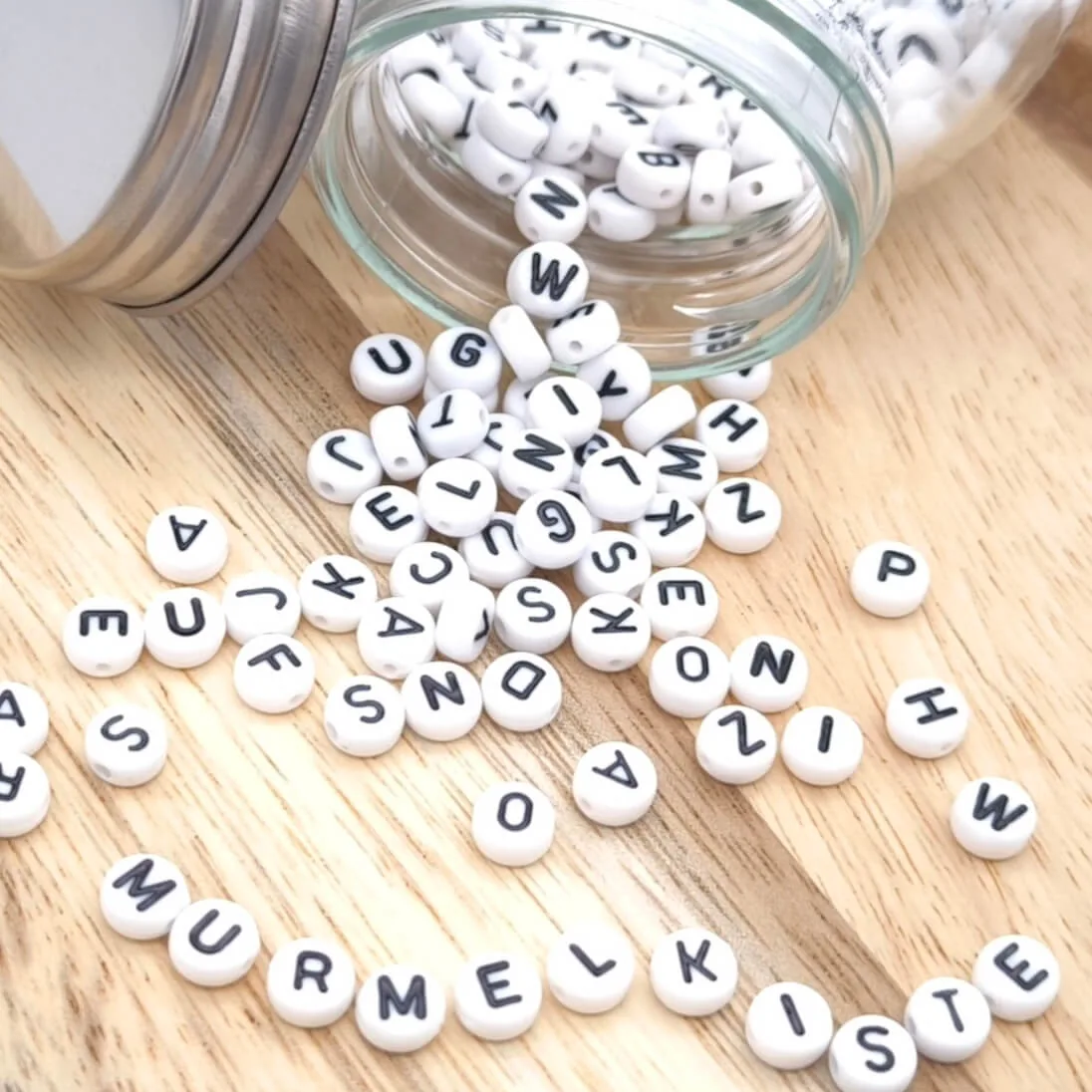 Buchstabenperlen-Mix Kunststoff • Ø7mm • weiß • 25g — Kiki-Ena Bastelmaterial Naturholz