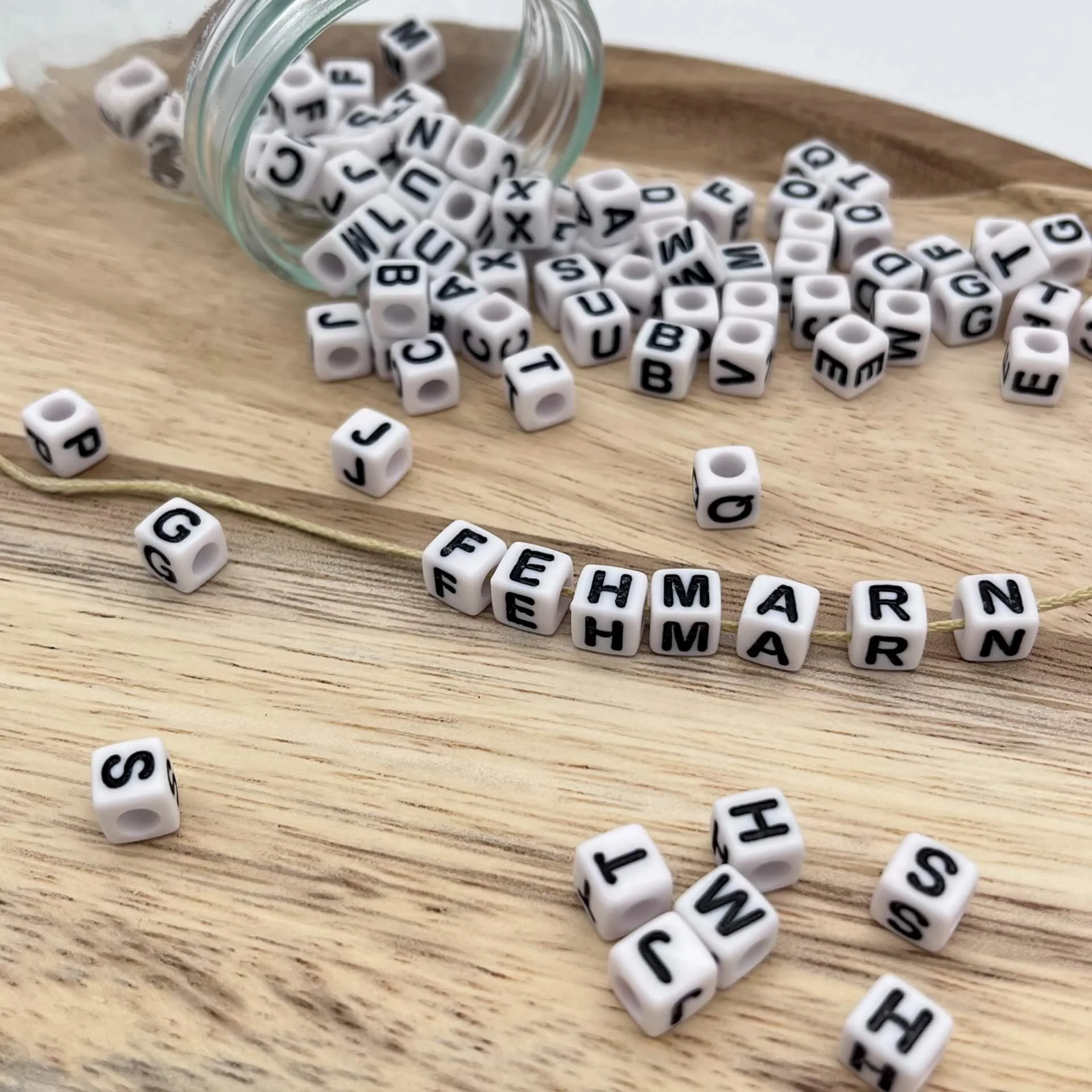 Buchstabenwürfel-Mix Kunststoff • 7mm • weiß • 25g — Kiki-Ena Bastelmaterial Naturholz