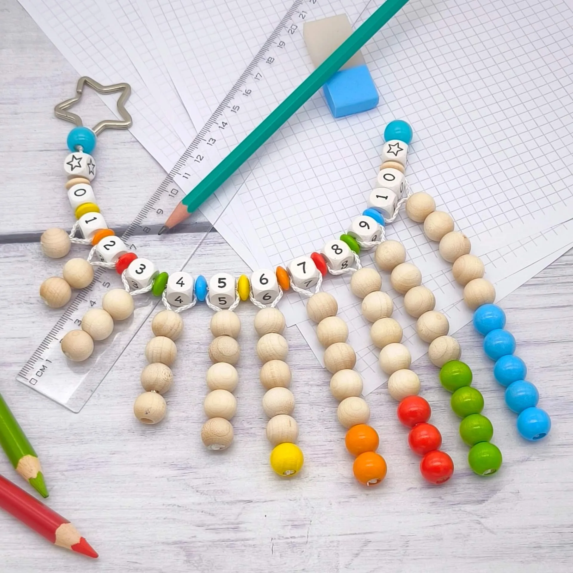 Bunte Holzperlen-Rechenkette •  Bastelset — Kiki-Ena Bastelmaterial Naturholz