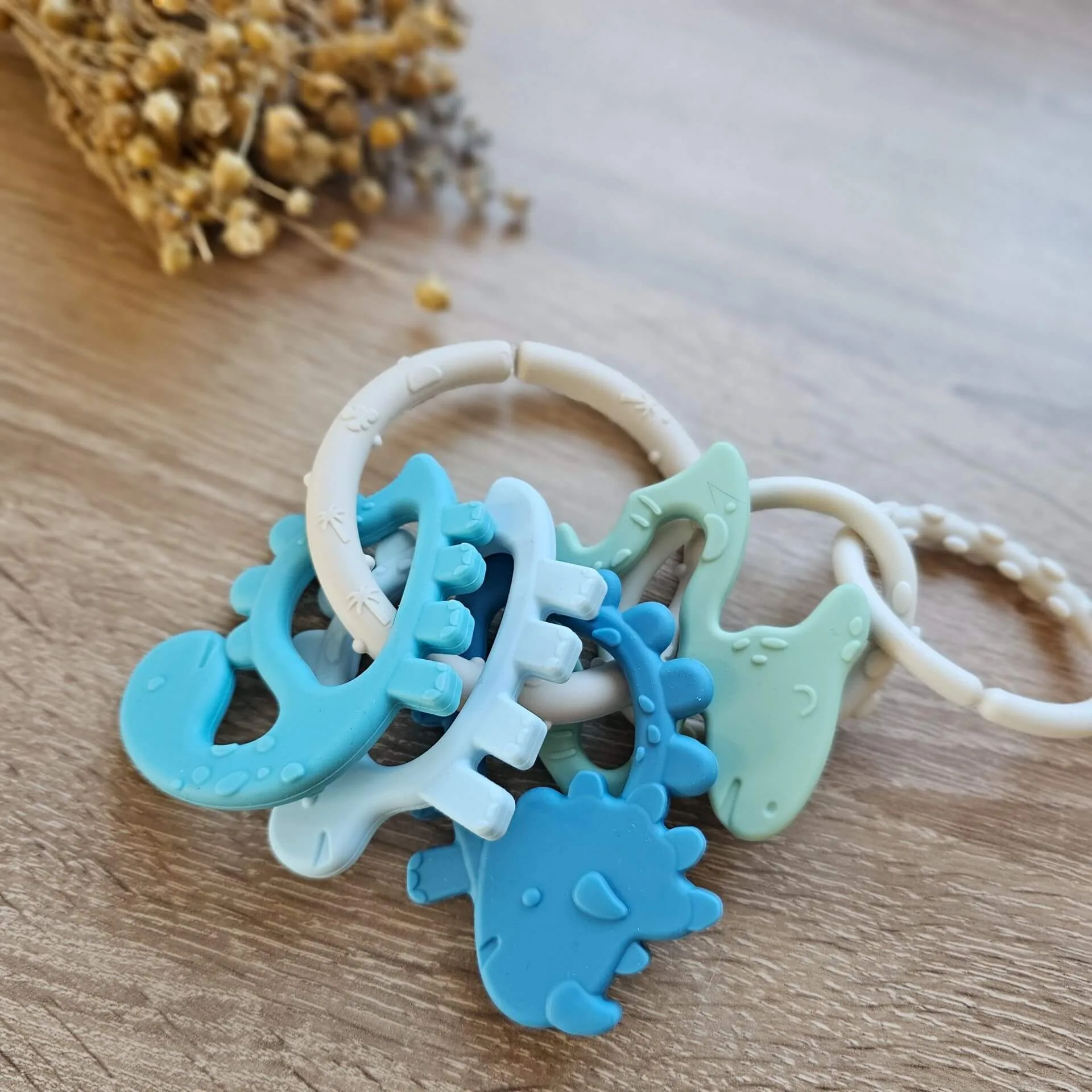 Greifling Dino "blau" — Millhouse Lernspielzeug Schule Greifling Dino "blau" — Millhouse Lernspielzeug Schule