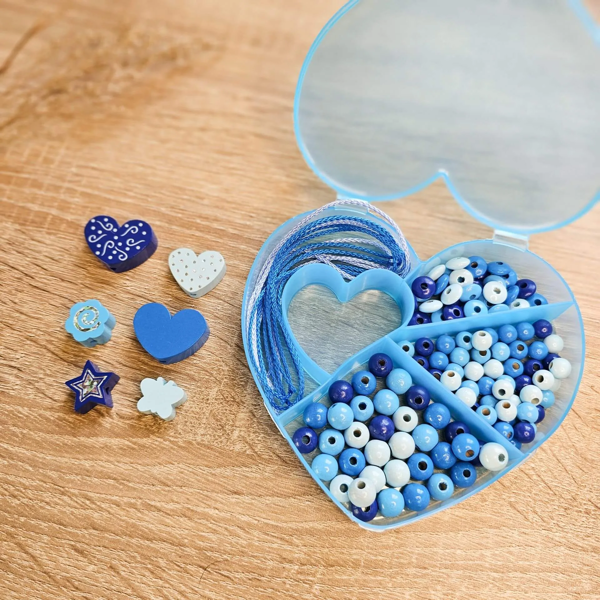 Holzperlen-Mix Herzbox "blau" — Kiki-Ena Bastelmaterial Naturholz
