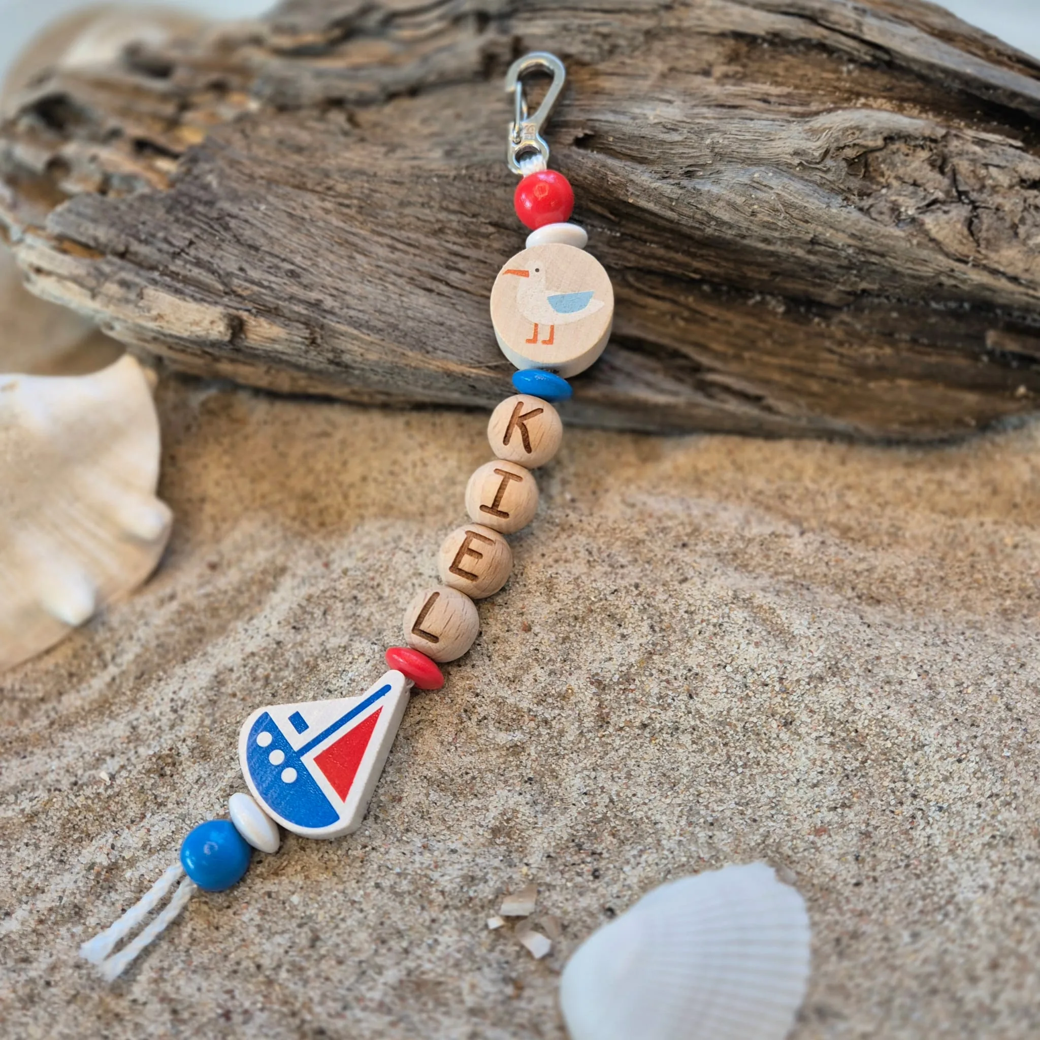 Holzperlen-Schlüsselanhänger "Kiel" Bastelset — Kiki-Ena Bastelmaterial Naturholz Holzperlen-Schlüsselanhänger "Kiel" Bastelset — Kiki-Ena Bastelmaterial Naturholz