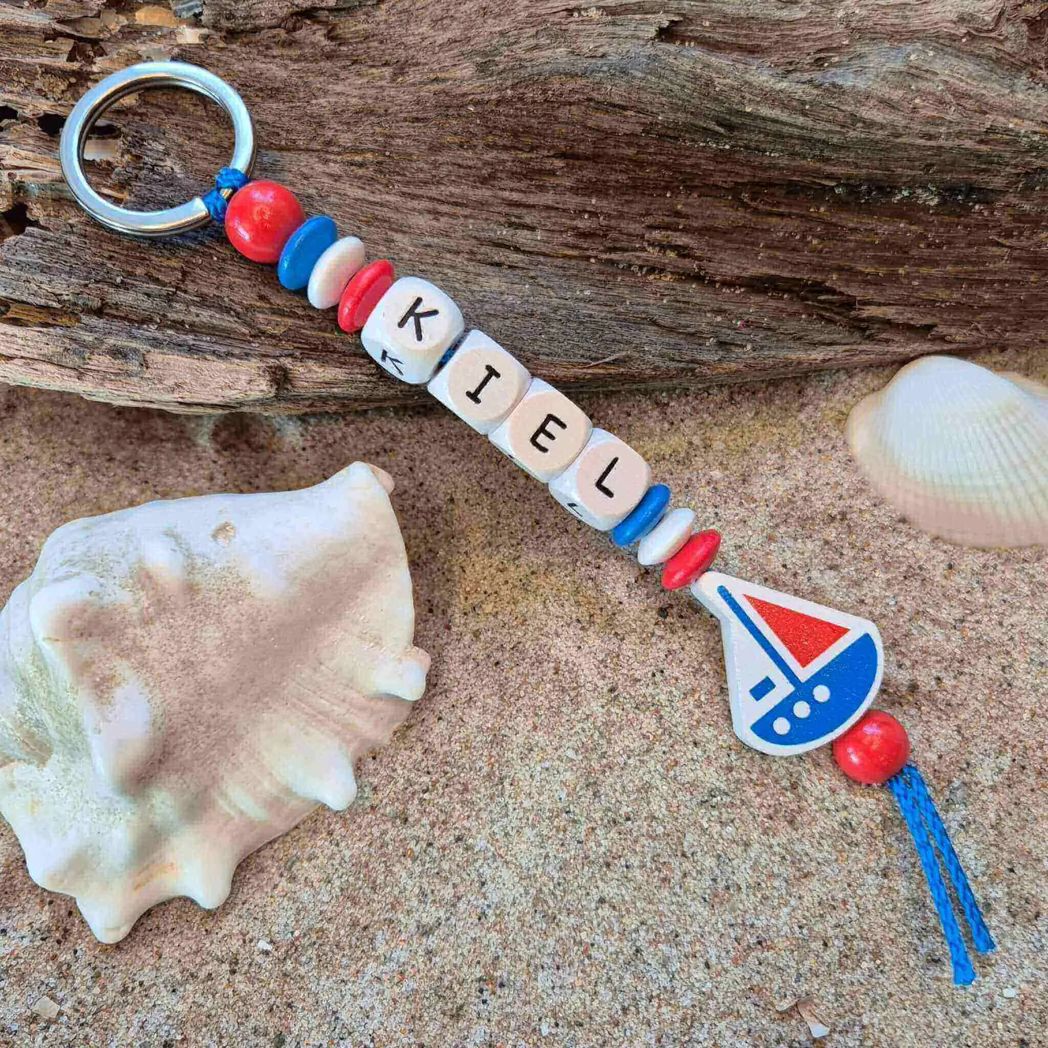 Holzperlen-Schlüsselanhänger "Kiel Schiffchen" Bastelset — Kiki-Ena Bastelmaterial Naturholz