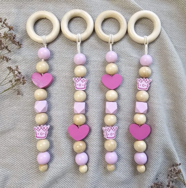 Holzperlen Spielbogen Anhänger "Krone rosa" - Bastelset — Kiki-Ena Bastelmaterial Naturholz Holzperlen Spielbogen Anhänger "Krone rosa" - Bastelset — Kiki-Ena Bastelmaterial Naturholz