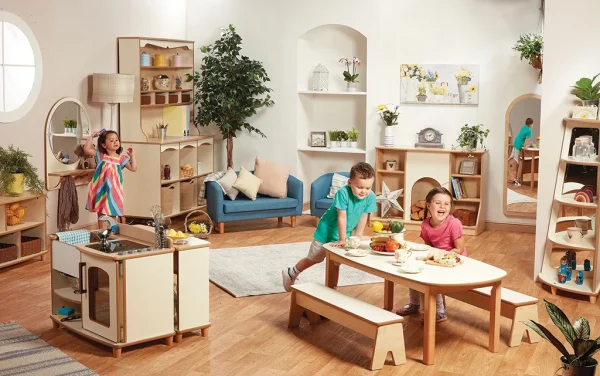 Komplett eingerichtete Rollenspiel- und Wohnwelt — Millhouse Lernspielzeug Schule Komplett eingerichtete Rollenspiel- und Wohnwelt — Millhouse Lernspielzeug Schule