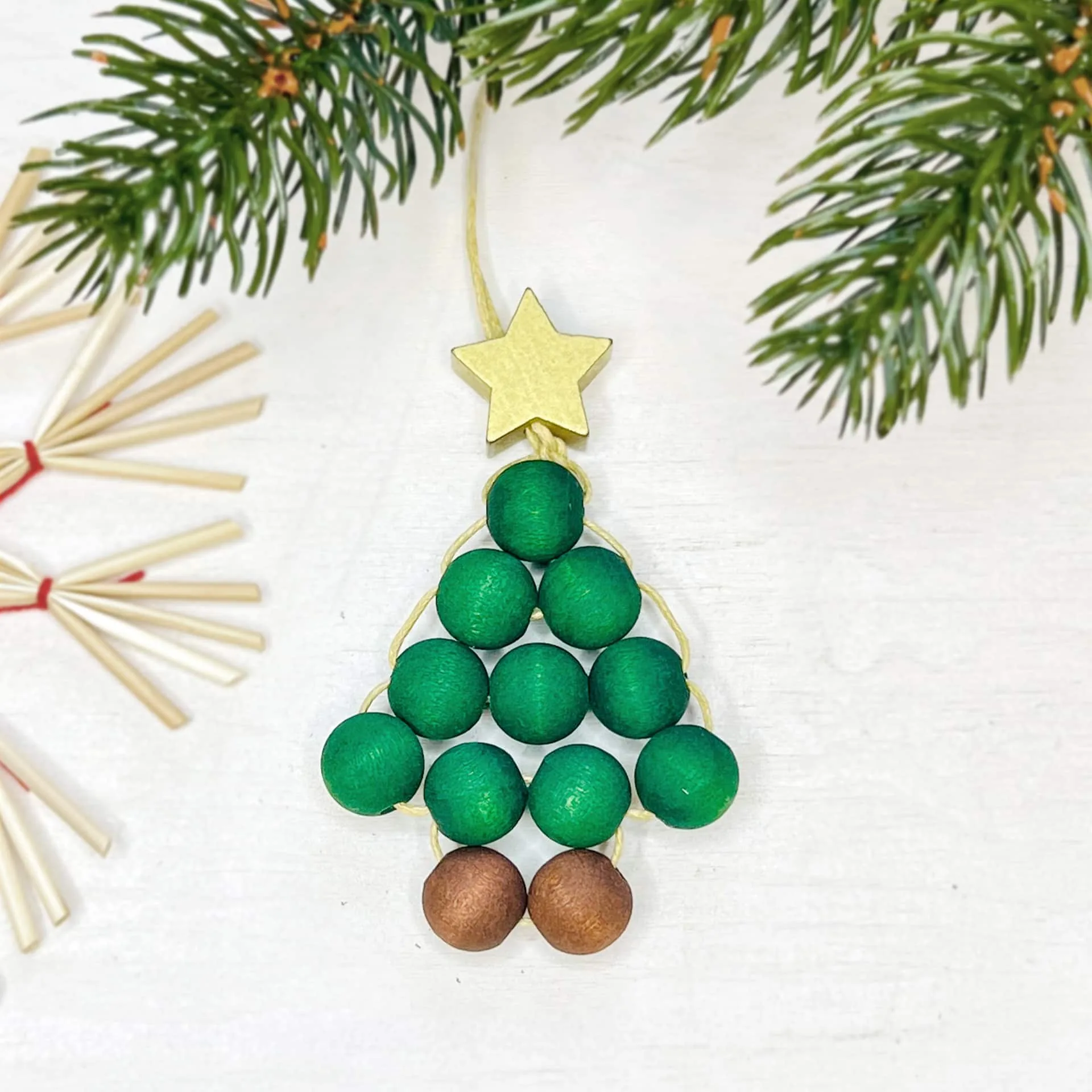 Perlen Weihnachtsbaum Anhänger Bastelset • gold — Kiki-Ena Bastelmaterial Naturholz Perlen Weihnachtsbaum Anhänger Bastelset • gold — Kiki-Ena Bastelmaterial Naturholz