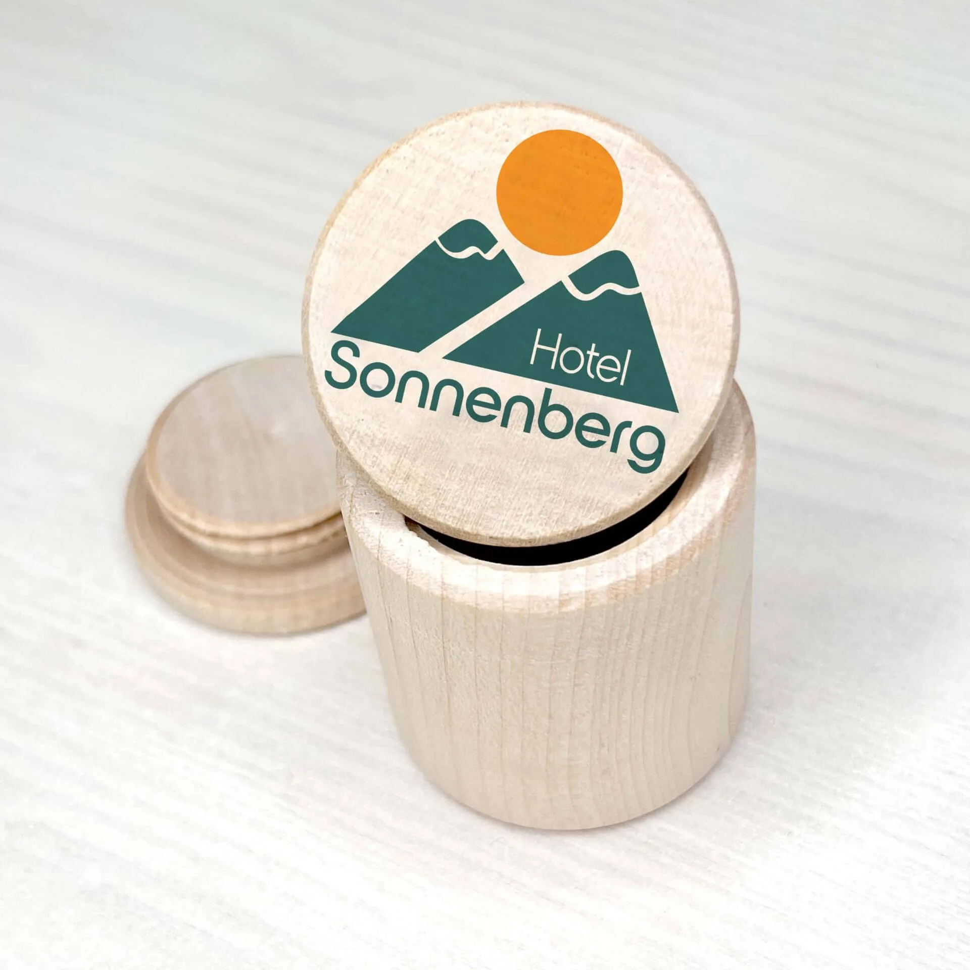 Personalisierte Holzdose mit Logo — Kiki-Ena Bastelmaterial Naturholz