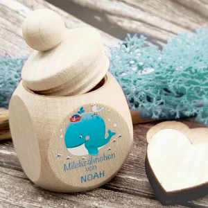 Personalisierte Milchzahndose Wal mit Wunschnamen - blau — Kiki-Ena Bastelmaterial Naturholz Personalisierte Milchzahndose Wal mit Wunschnamen - blau — Kiki-Ena Bastelmaterial Naturholz