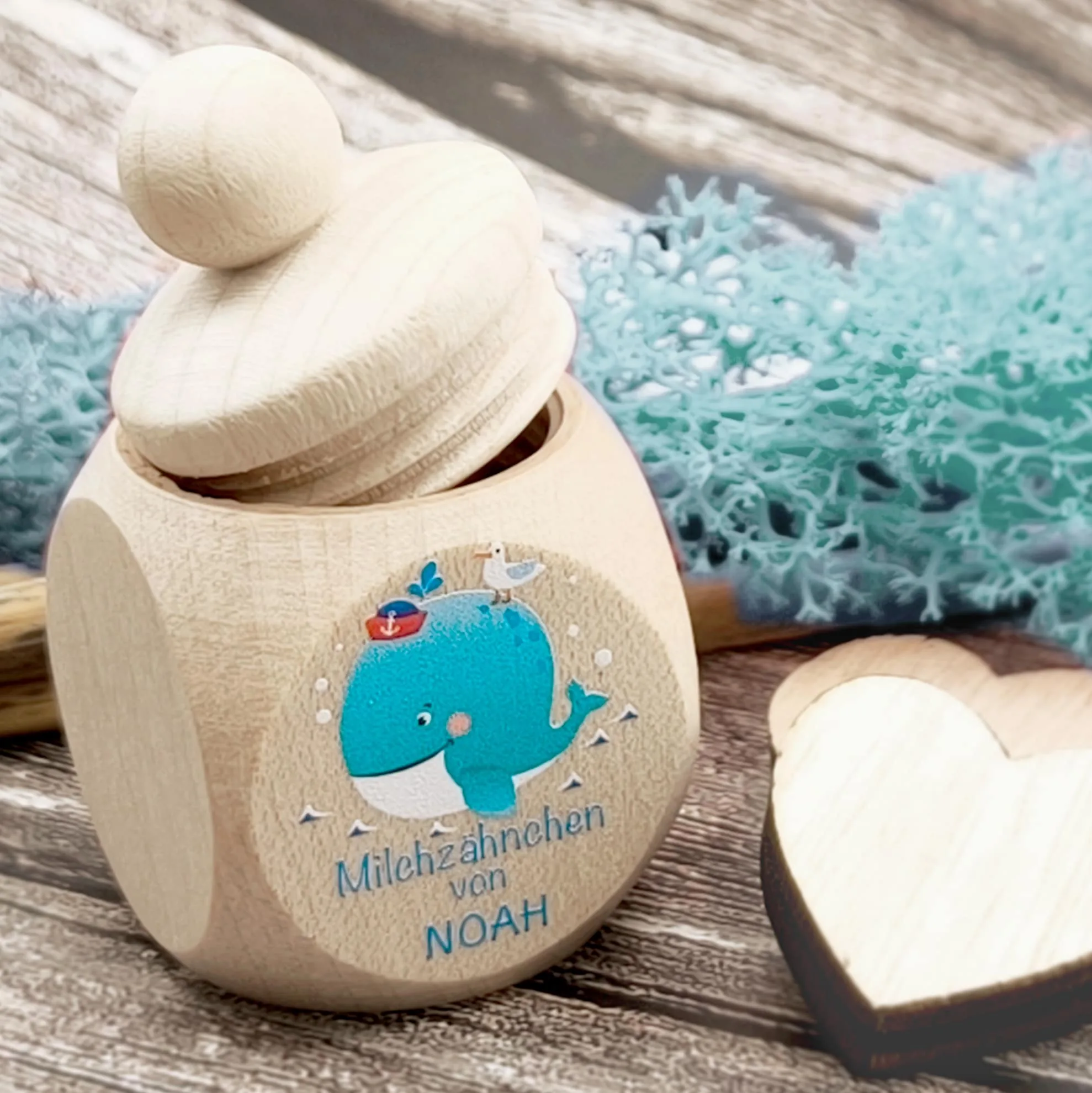 Personalisierte Milchzahndose Wal mit Wunschnamen - blau — Kiki-Ena Bastelmaterial Naturholz Personalisierte Milchzahndose Wal mit Wunschnamen - blau — Kiki-Ena Bastelmaterial Naturholz