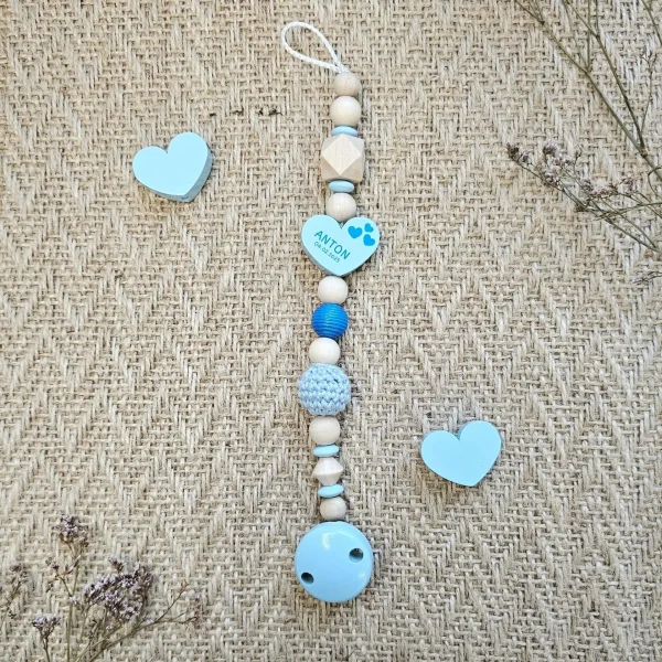 Personalisierte Schnullerkette aus Holzperlen "Herz" babyblau Bastelset — Kiki-Ena Bastelmaterial Naturholz