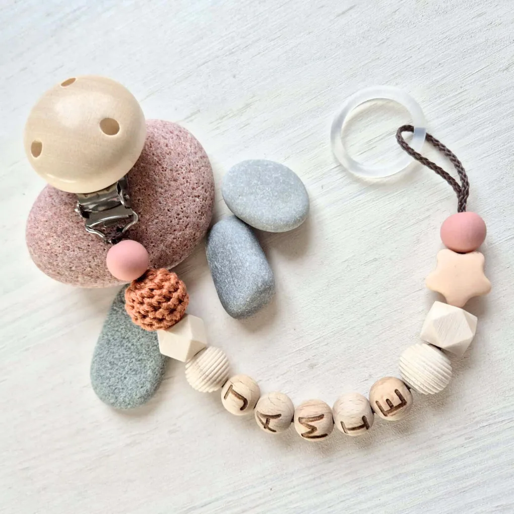 Personalisierte Schnullerkette "Boho Chic" • Bastelset — Kiki-Ena Bastelmaterial Naturholz