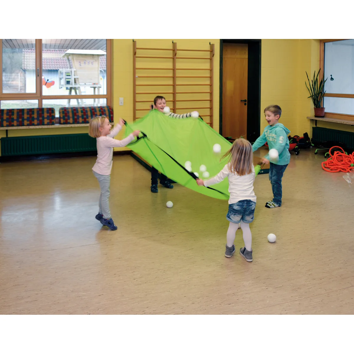 Schwungtuch 360 cm grasgrün — Eduplay padagogisches Spielzeug Kita