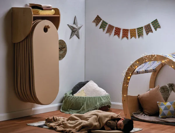 Slumberstore Wandmontierte cremefarbene Matten — Millhouse Lernspielzeug Schule