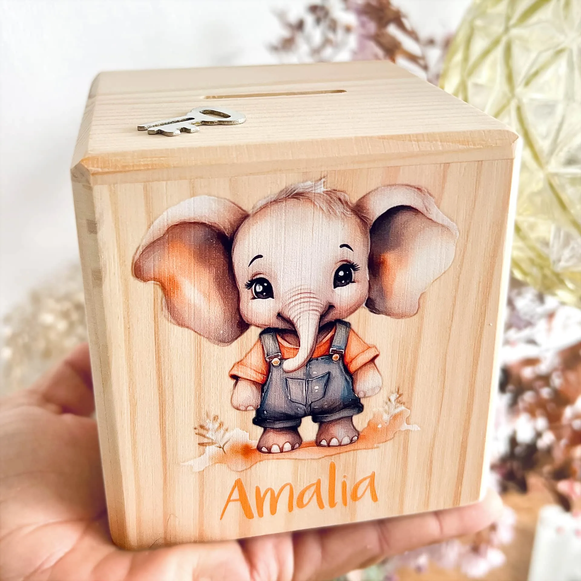 Spardose mit Namen "Elefant" — Kiki-Ena Bastelmaterial Naturholz