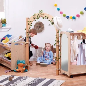 Toddler Dressing Up Mini Zone mit transparenten Boxen — Millhouse Lernspielzeug Schule Toddler Dressing Up Mini Zone mit transparenten Boxen — Millhouse Lernspielzeug Schule