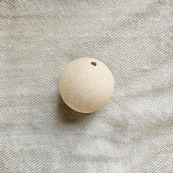 Holzperle 50mm Roh — Kiki-Ena Bastelmaterial Naturholz Holzperle 50mm Roh — Kiki-Ena Bastelmaterial Naturholz