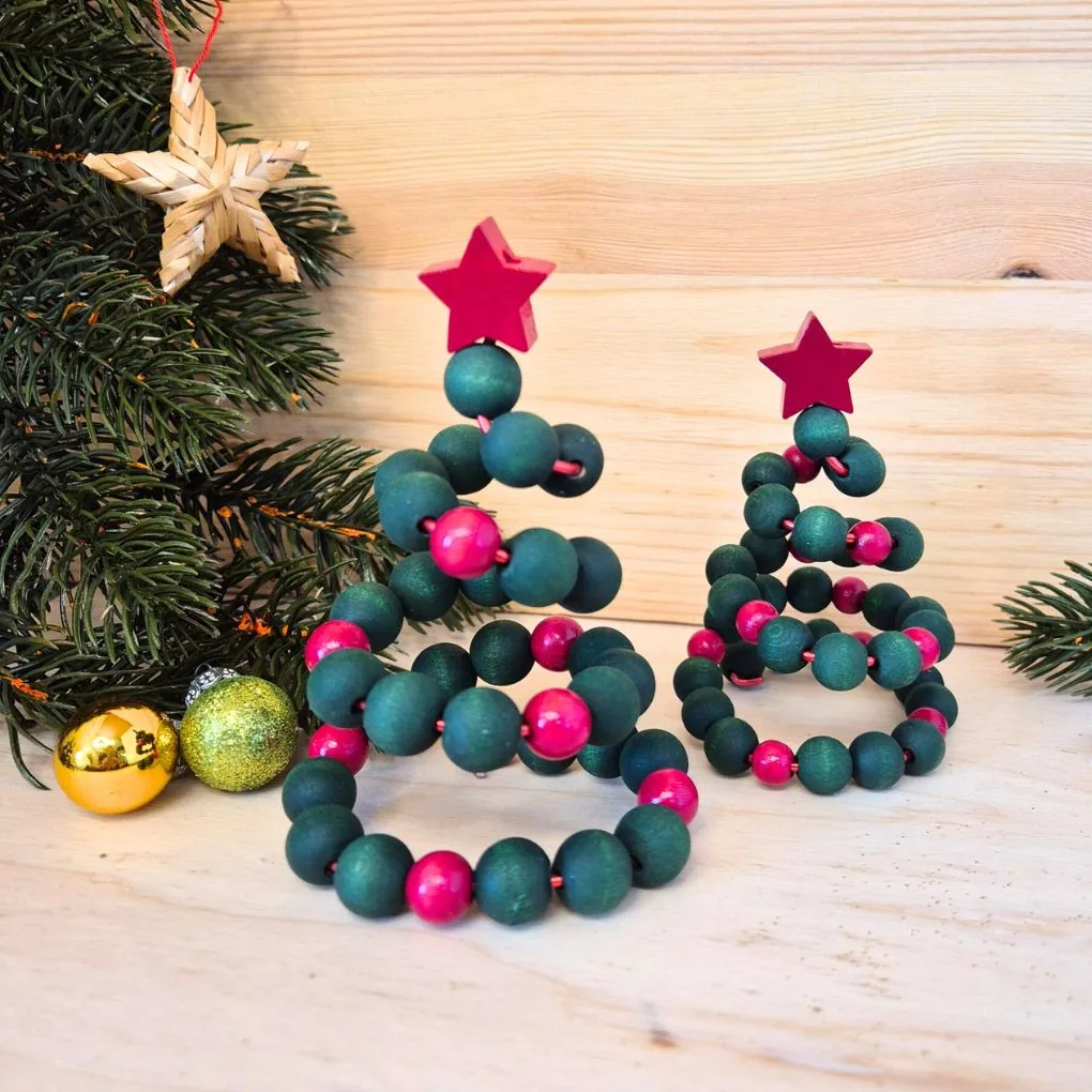Holzperlen Weihnachtsbäume Twist • Bastelset Bordeaux — Kiki-Ena Bastelmaterial Naturholz Holzperlen Weihnachtsbäume Twist • Bastelset Bordeaux — Kiki-Ena Bastelmaterial Naturholz