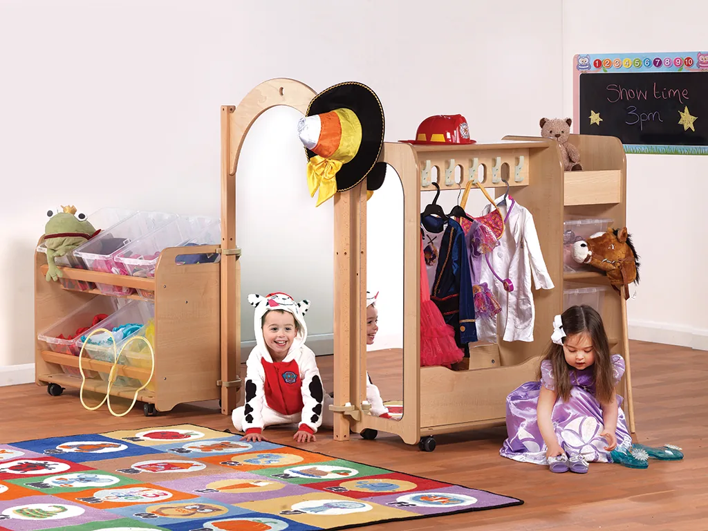 Verkleidungsbereich für Vorschulkinder — Millhouse Lernspielzeug Schule Verkleidungsbereich für Vorschulkinder — Millhouse Lernspielzeug Schule