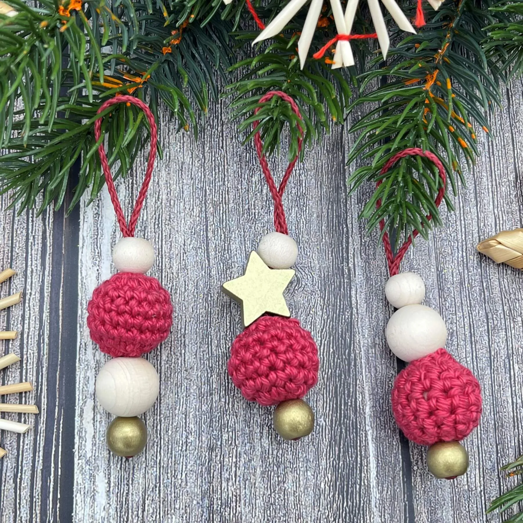 Weihnachtsanhänger Häkelperle 3er Bastelset - bordeaux-gold — Kiki-Ena Bastelmaterial Naturholz
