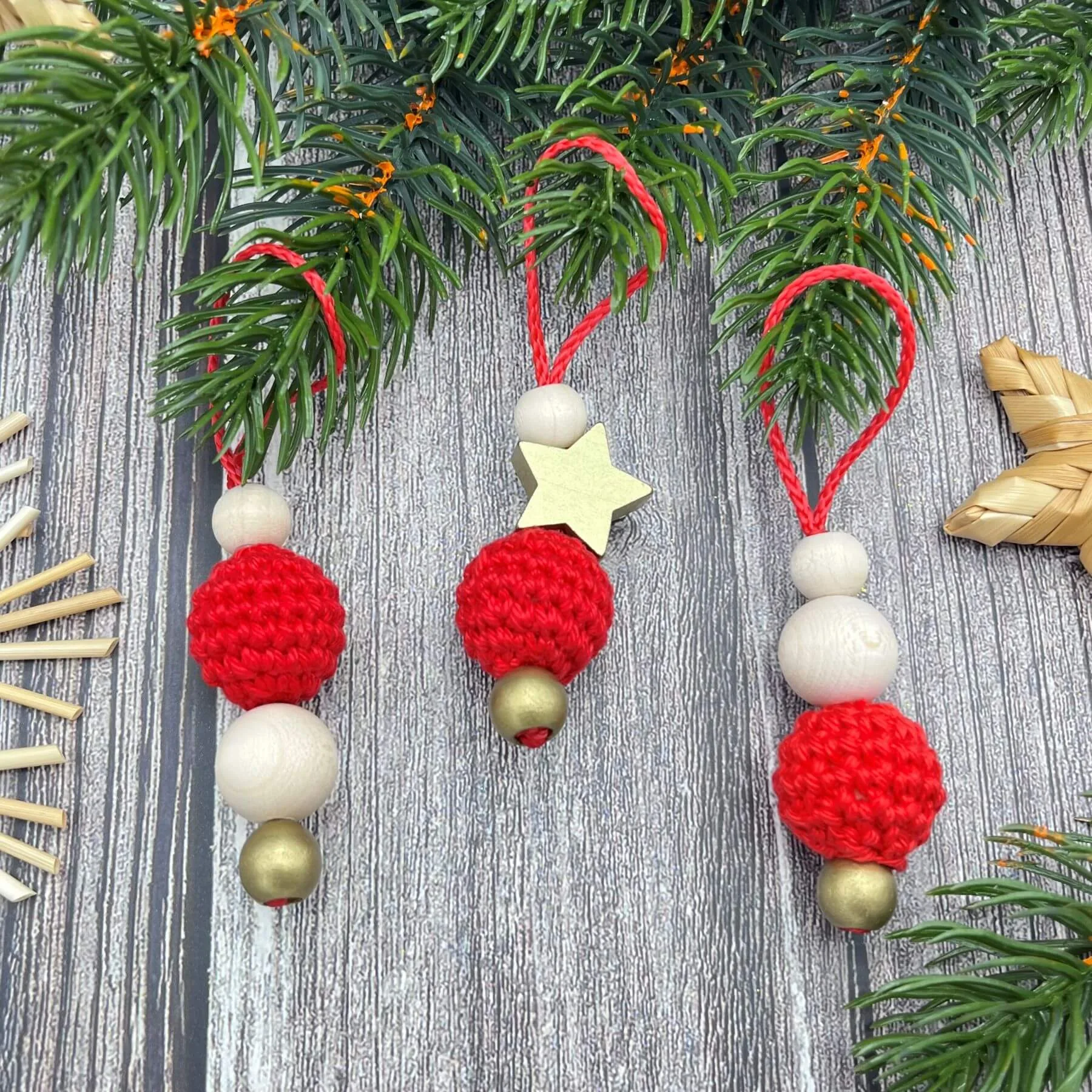Weihnachtsanhänger Häkelperle 3er Bastelset - rot-gold — Kiki-Ena Bastelmaterial Naturholz Weihnachtsanhänger Häkelperle 3er Bastelset - rot-gold — Kiki-Ena Bastelmaterial Naturholz